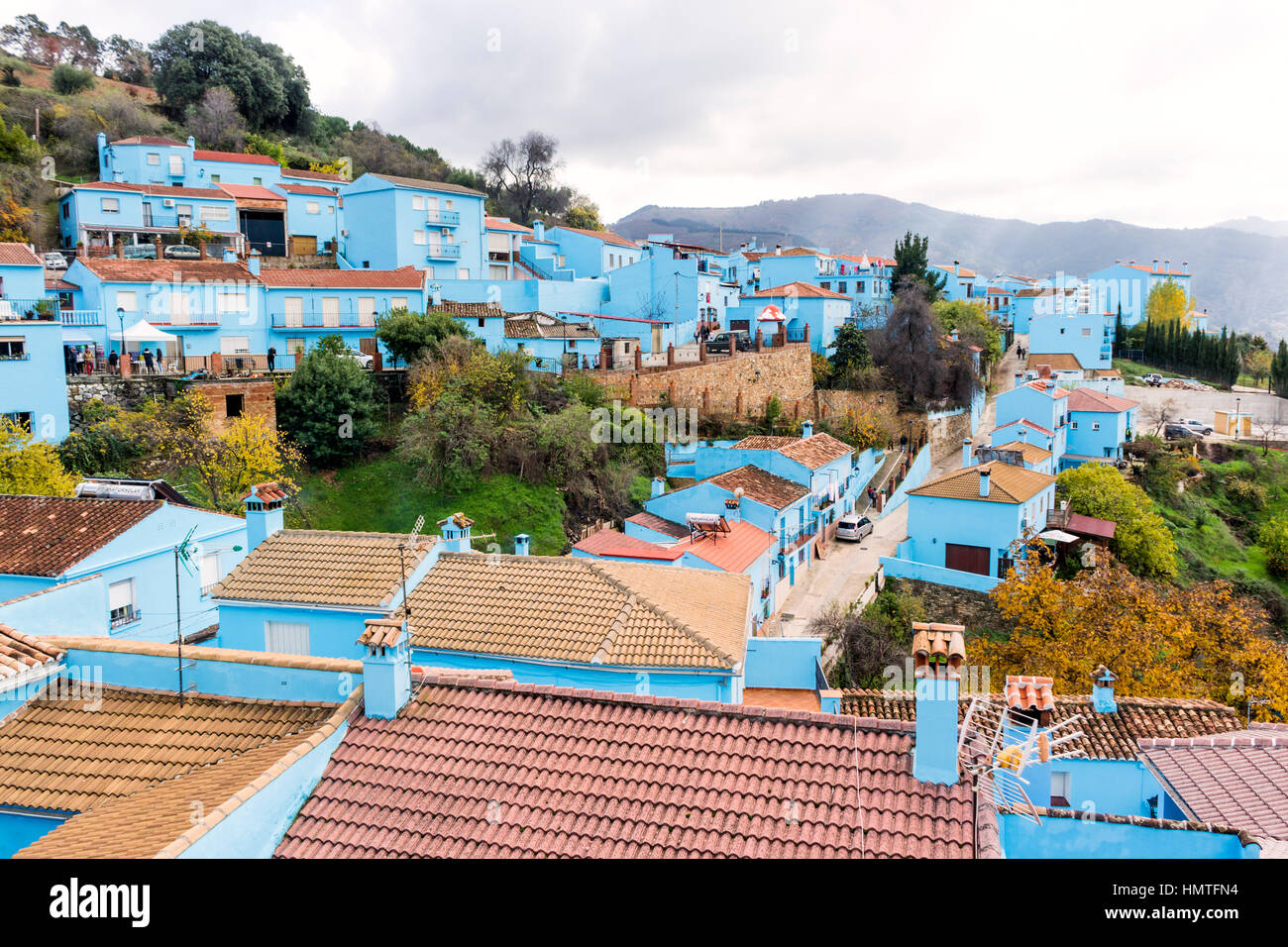 Júzcar, Málaga, Andalousie, espagne. La ville avait été l'un des villages blancs d'Andalousie, avec des bâtiments blanchis à la façon traditionnelle. Au printemps 2011, BUI Banque D'Images