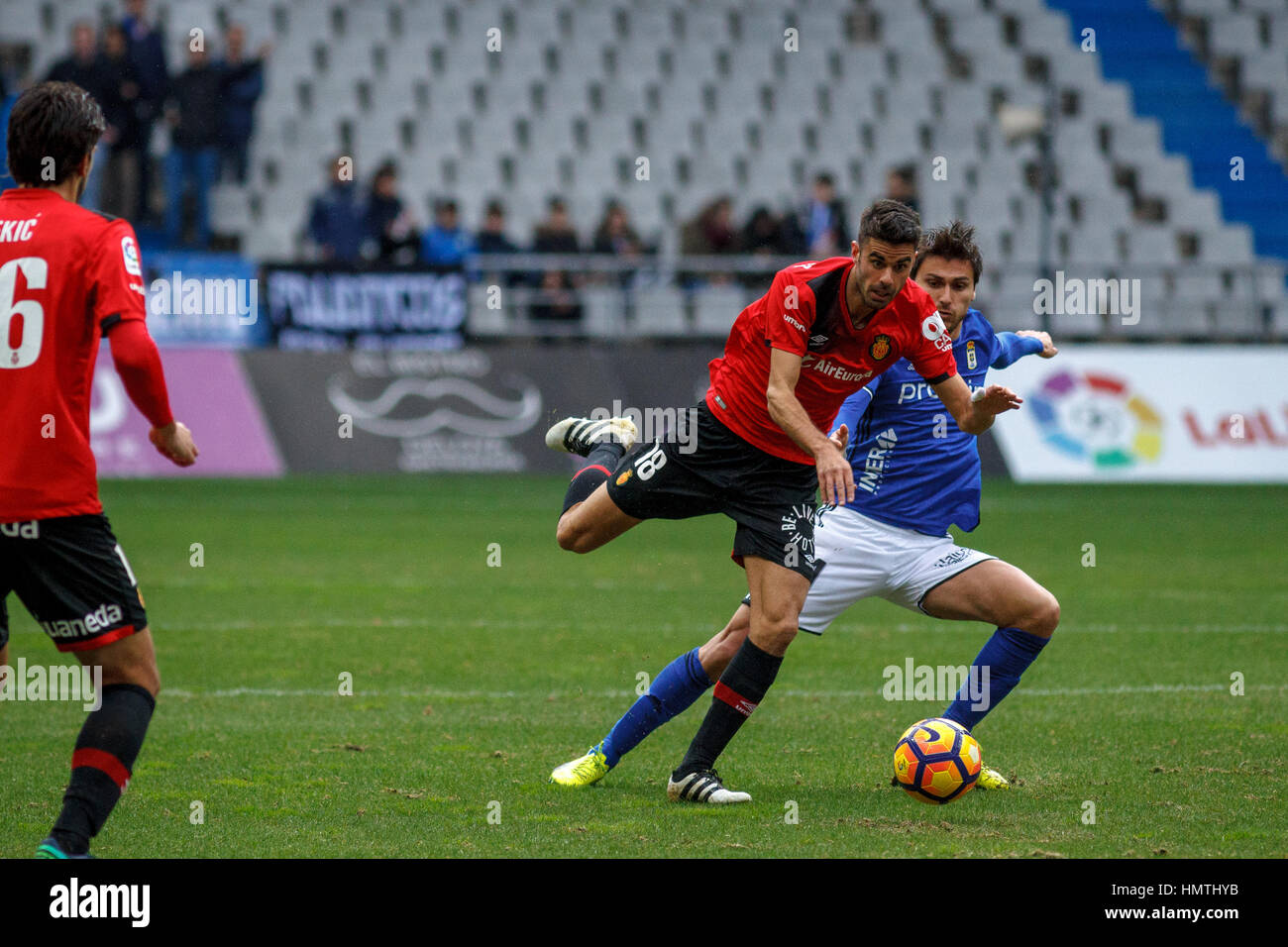 Oviedo, Asturias, Espagne. Feb, 2017 5. Au cours de la Liga 123 Correspondance entre v Real Oviedo RCD Mallorca à Carlos Tartiere à Oviedo, Asturias, Espagne. Credit : Alvaro Campo/Alamy Live News Banque D'Images
