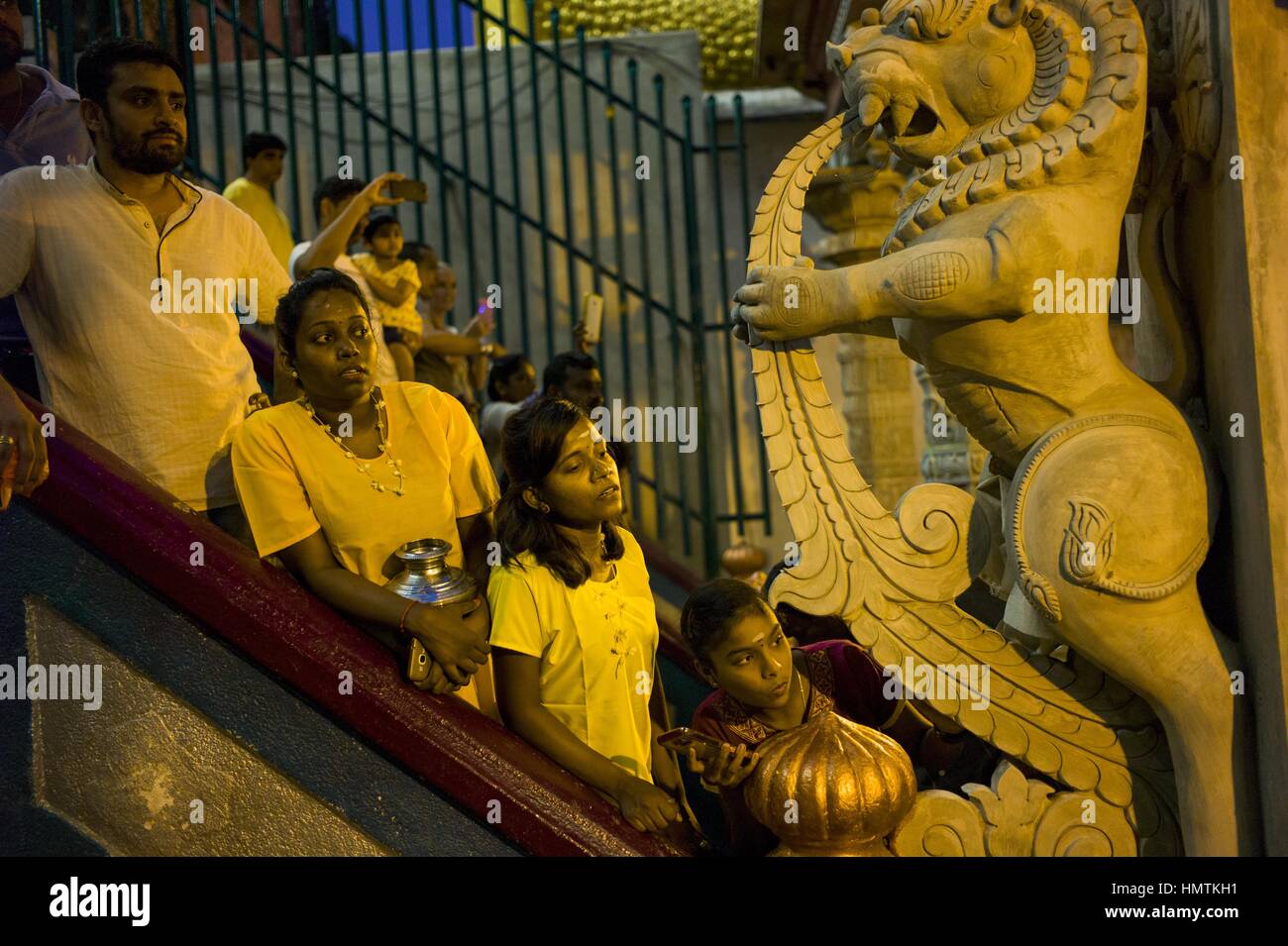Kuala Lumpur, Malaisie. Feb, 2017 4. Hindou dévot malaisien participe à la fête de Thaipusam à Batu Caves, la Malaisie, le 04 février, 2017. Thaipusam est célébré par les dévots du dieu hindou Murugan et est un important festival de la communauté tamoule dans des pays comme l'Inde, Sri Lanka, Indonésie, Thaïlande, Malaisie et Singapour, au cours de laquelle les dévots pierce eux-mêmes avec les pointes et prendre part à de longues processions. Crédit : Chris Jung/ZUMA/Alamy Fil Live News Banque D'Images