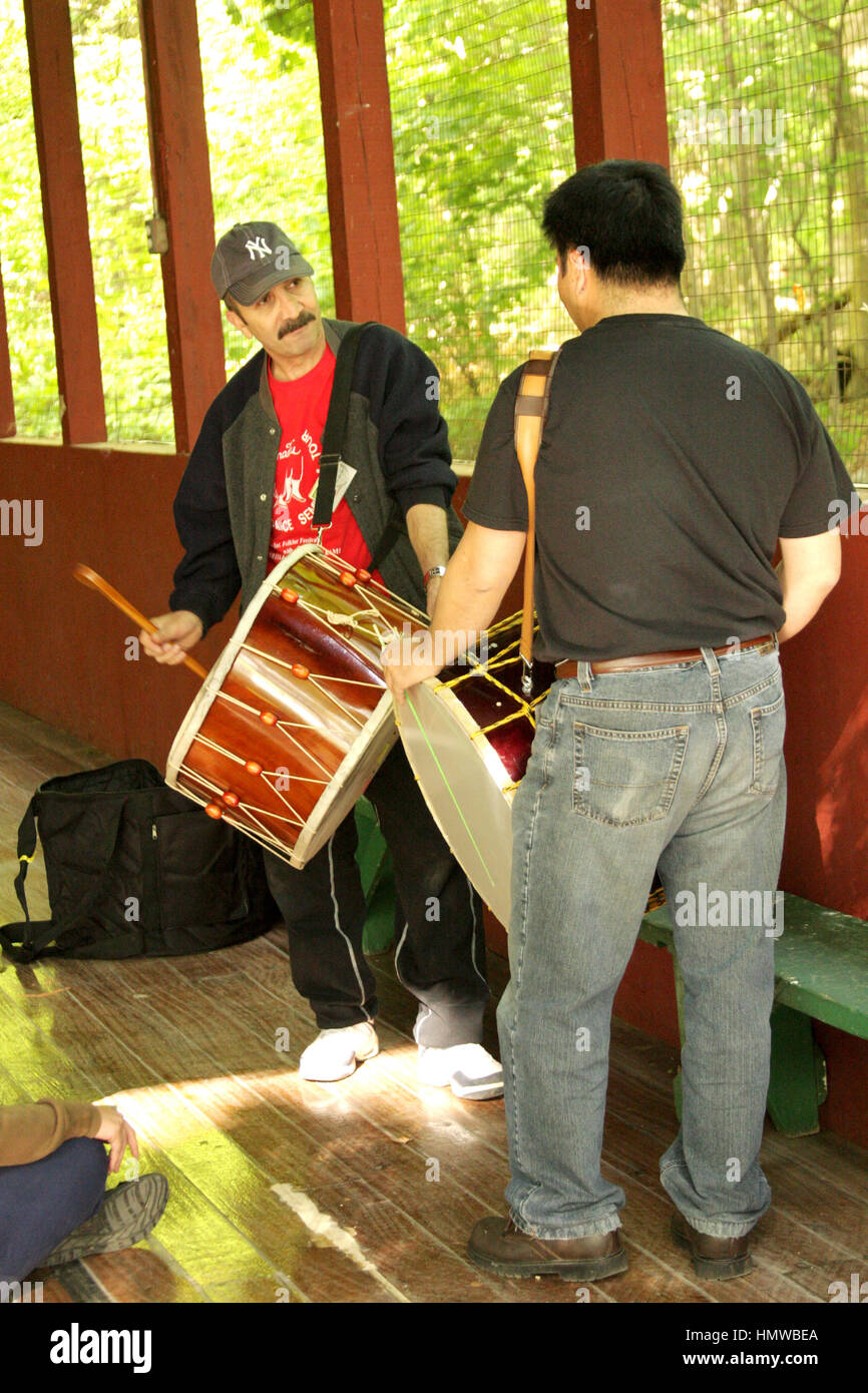 Deux joueurs de tambour Davul Turc Banque D'Images