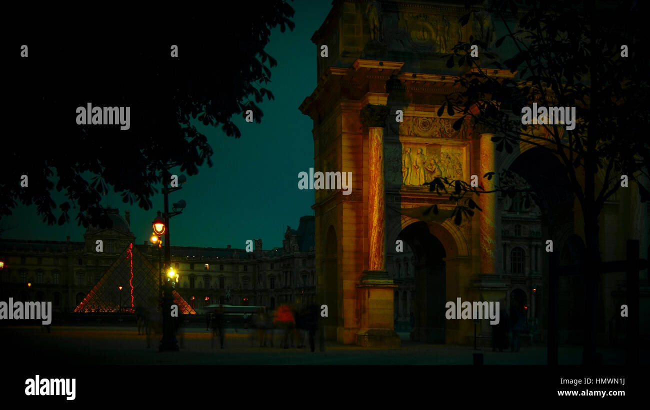 Arc de triomphe du Carrousel, c'est un arc de triomphe qui a été commandé en 1806 pour commémorer les victoires militaires de Napoléon Banque D'Images