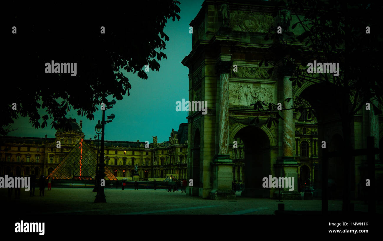 Arc de triomphe du Carrousel, c'est un arc de triomphe qui a été commandé en 1806 pour commémorer les victoires militaires de Napoléon Banque D'Images