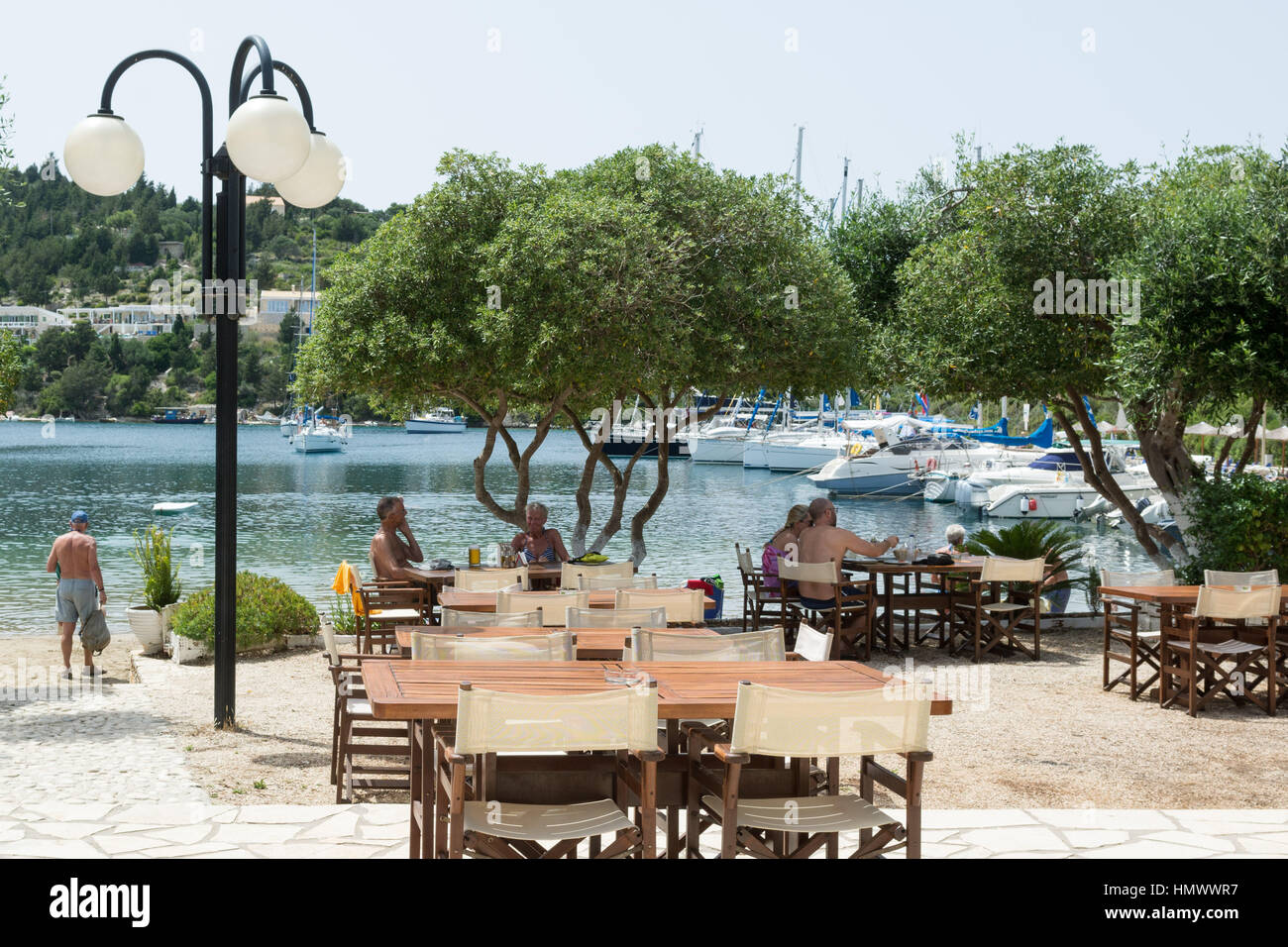 Taverne en bord de plage à Mongonissi, Paxos, îles Ioniennes, Grèce Banque D'Images