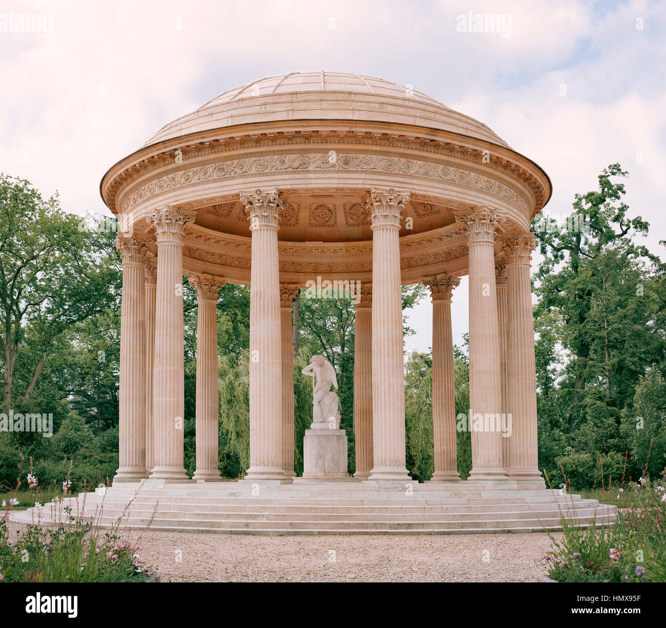 Le Temple De L Amour Temple De L Amour Situe A Proximite De L Hotel Petit Trianon Dans Les Jardins Du Chateau De Versailles Chateau De Versailles France Photo Stock Alamy