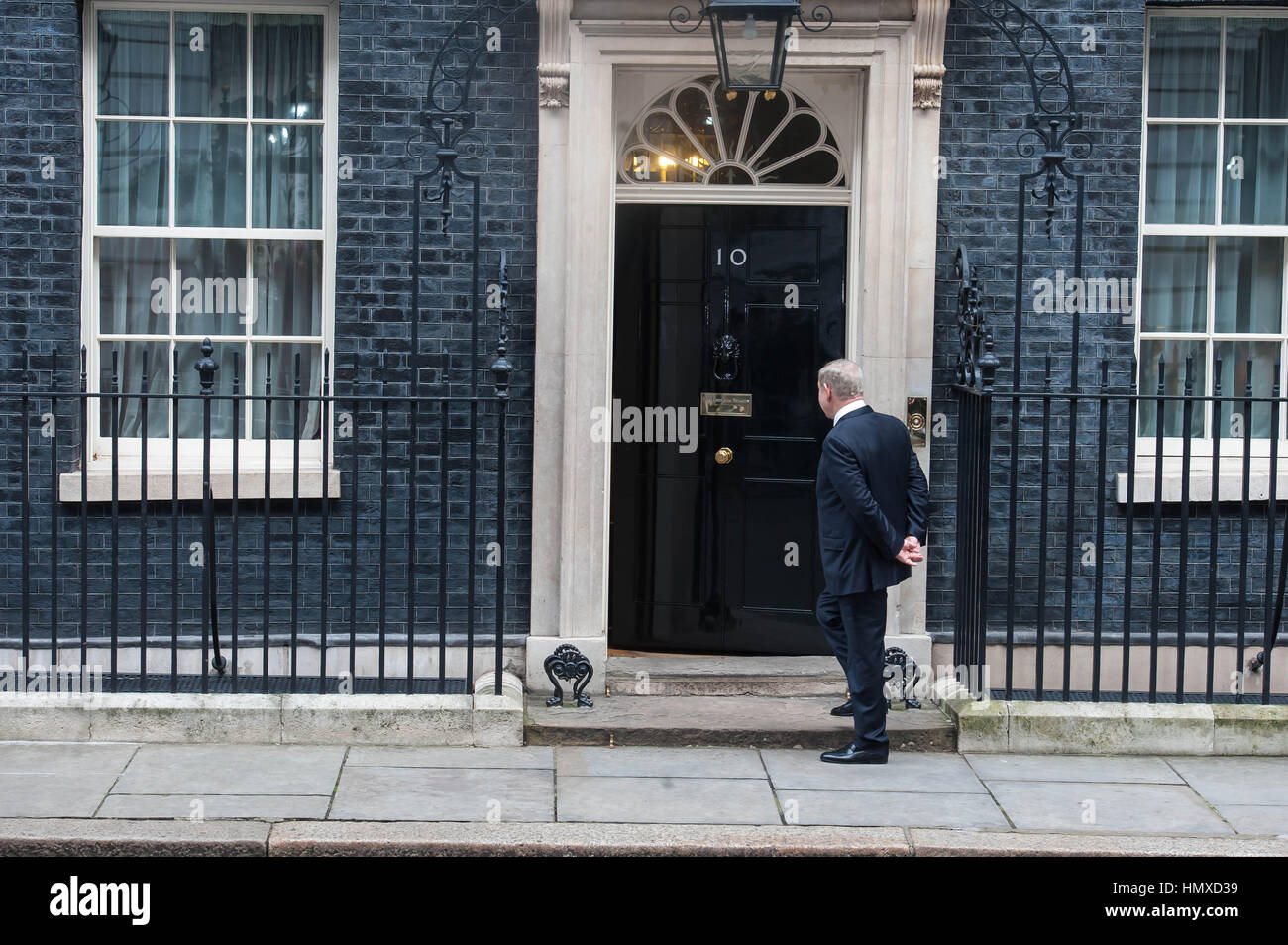 Londres, Royaume-Uni. 6e février 2017. Le Premier ministre israélien Benjamin Netanyahu est accueilli par le Premier ministre britannique Theresa Mai à Downing Street. Visite de Netanyahou intervient alors que les tensions entre le Royaume-Uni et l'UE sur Israël. Crédit : Michael Tubi/Alamy Live News Banque D'Images