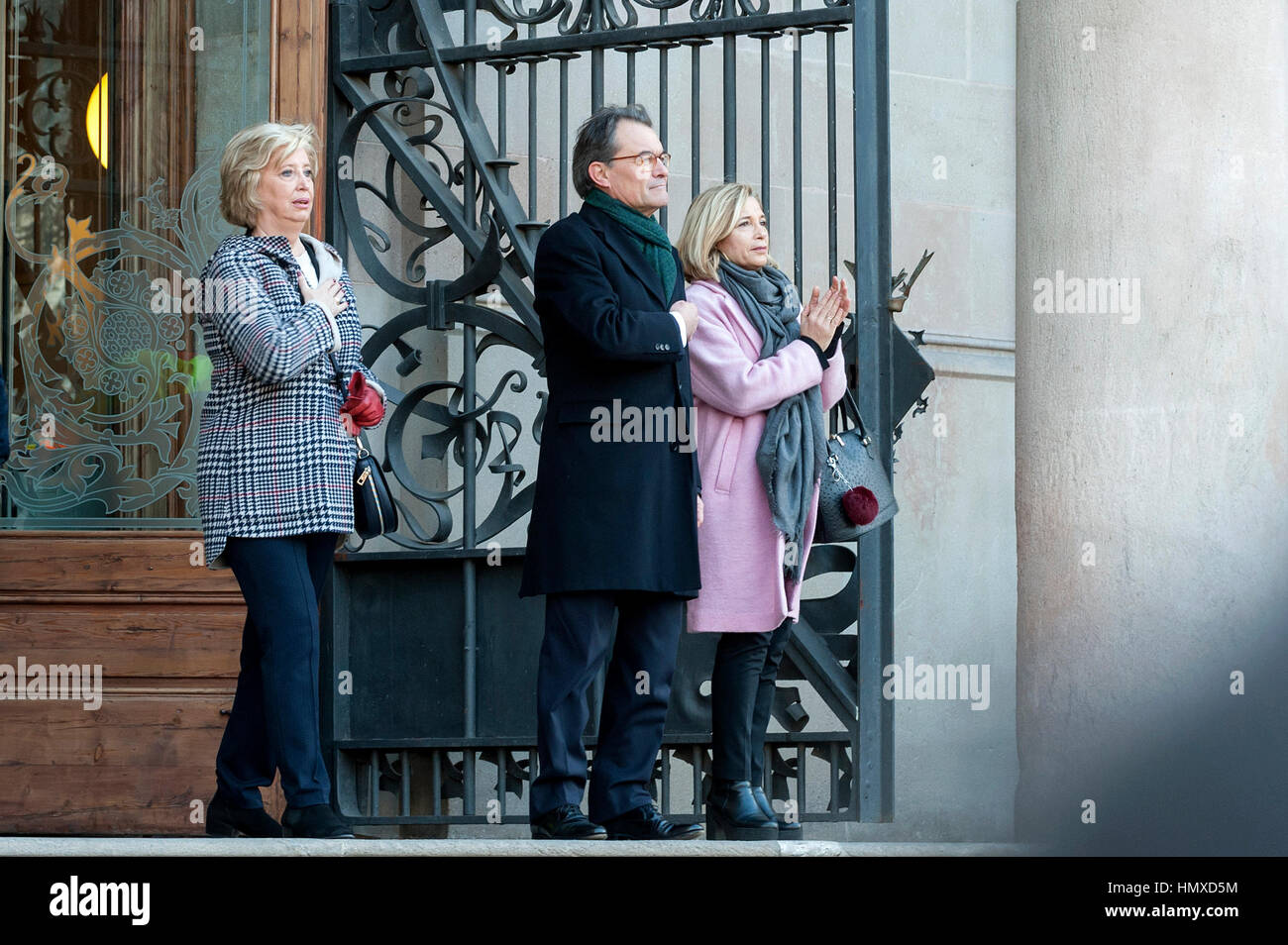 Barcelone, Catalogne, Espagne. Feb 6, 2017. L'ancien ministère de l'éducation Catalan IRENE RIGAU, ex-président de Catalogne Artur Mas Catalan et ex-vice-président JOANA ORTEGA entre à la Haute cour régionale pour le premier jour de leur procès sur son rôle dans 2014's le 9 novembre "référendum", "9N' Credit : dani codina/Alamy Live News Banque D'Images