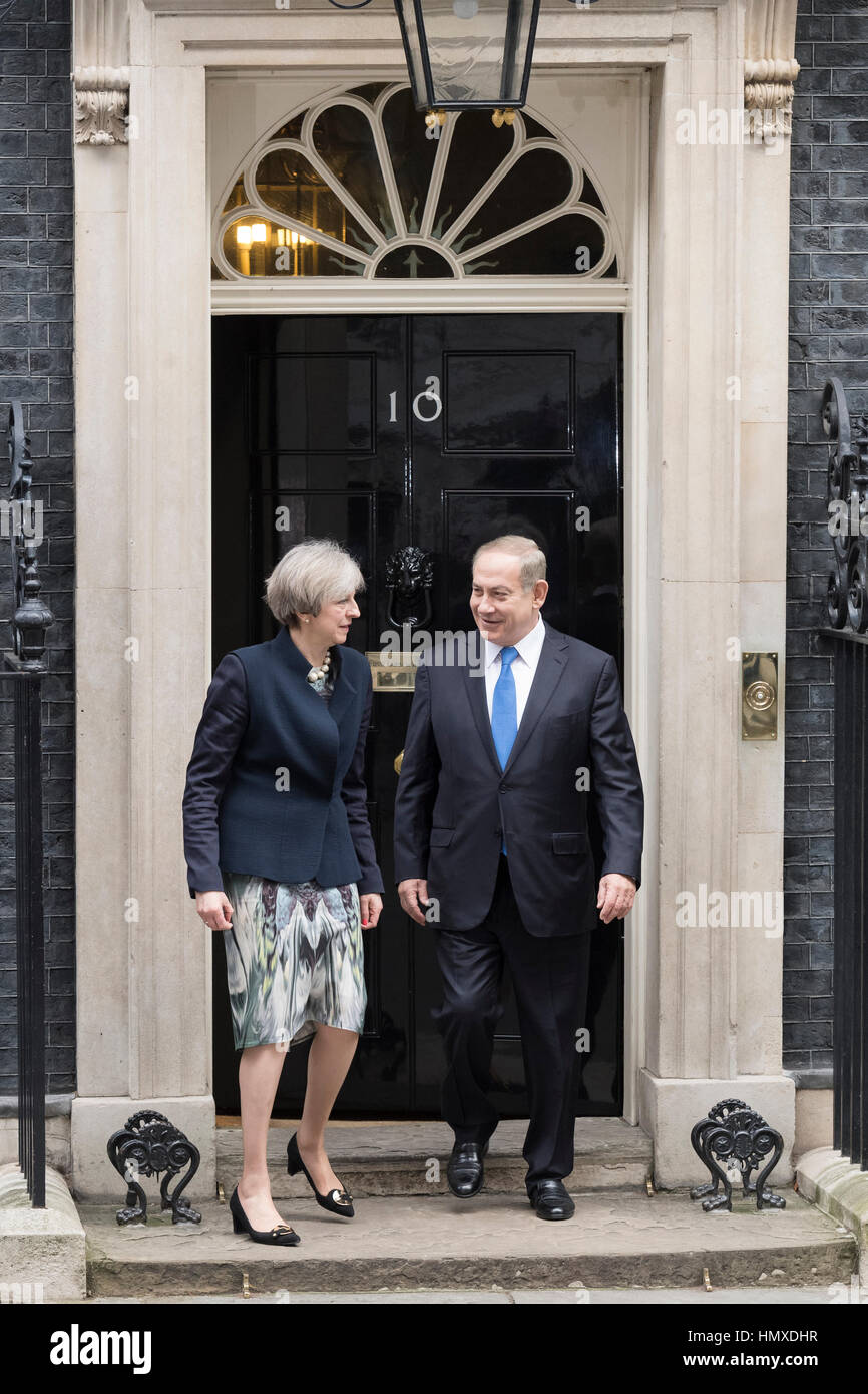 Londres, Royaume-Uni. Feb 6, 2017. Theresa May, le Premier ministre britannique, Benjamin Netanyahu Premier Ministre d'Israël, comme il arrive au 10 Downing Street, Londres, Grande-Bretagne. Crédit : Alex MacNaughton/Alamy Live News Banque D'Images