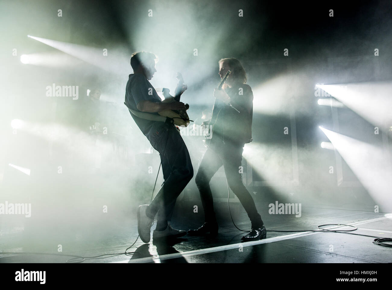 Southampton, Hampshire, Royaume-Uni. 6 Février, 2017. Two Door Cinema Club à l'O2 Southampton Guildhall Crédit : Charlie Raven/Alamy Live News Banque D'Images