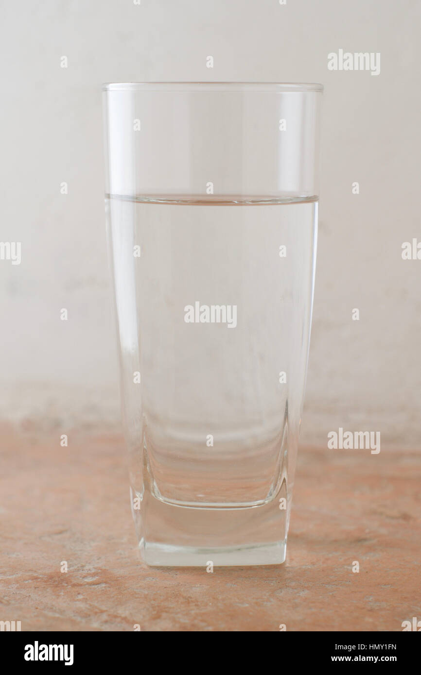 Un grand verre d'eau Banque D'Images