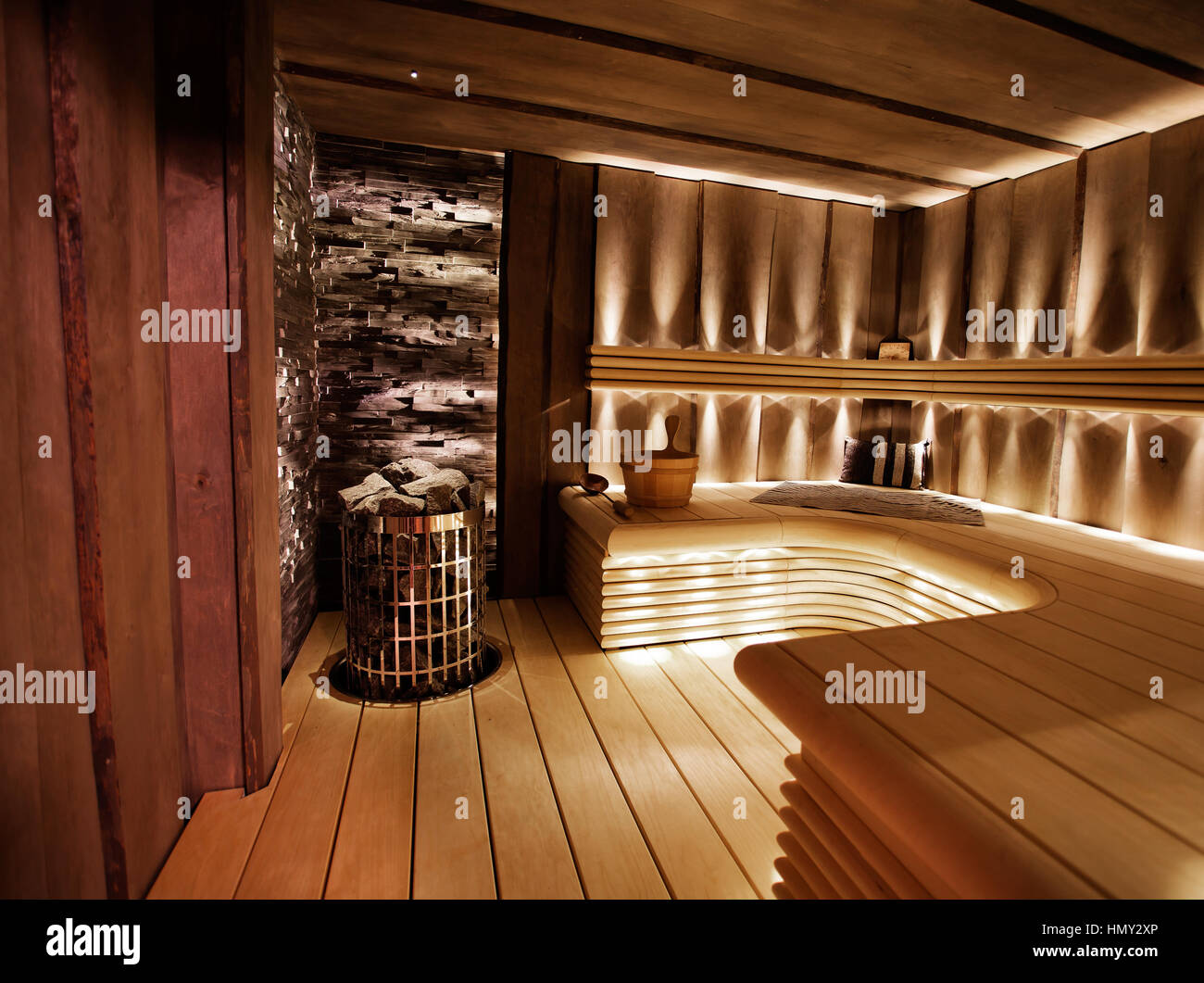 Sauna finlandais traditionnel fabriqué à partir de bois Photo Stock - Alamy