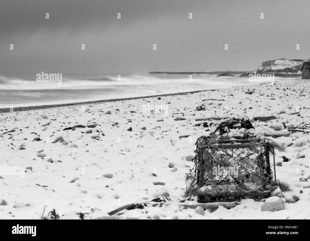 Lobster Pot dans la neige Banque D'Images