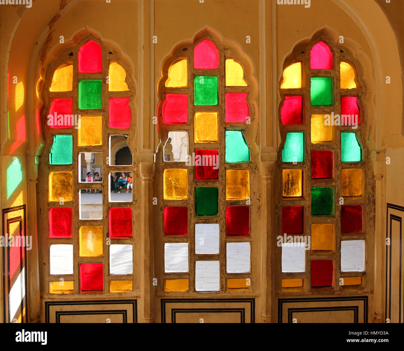 Windows multi-couleurs dans le City Palace, Jaipur. Banque D'Images