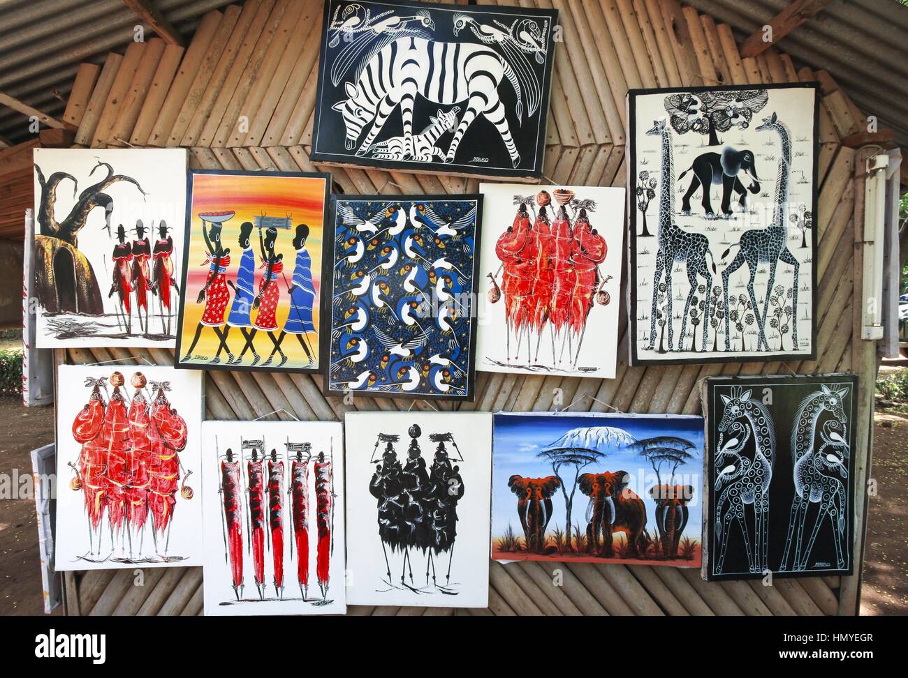 Exposition d'art de dessins originaux authentiques Masai Tribe en solde. Intérieur de la cabane en bambou Wall Serengeti National Park Visitor Centre Tanzanie Afrique Banque D'Images
