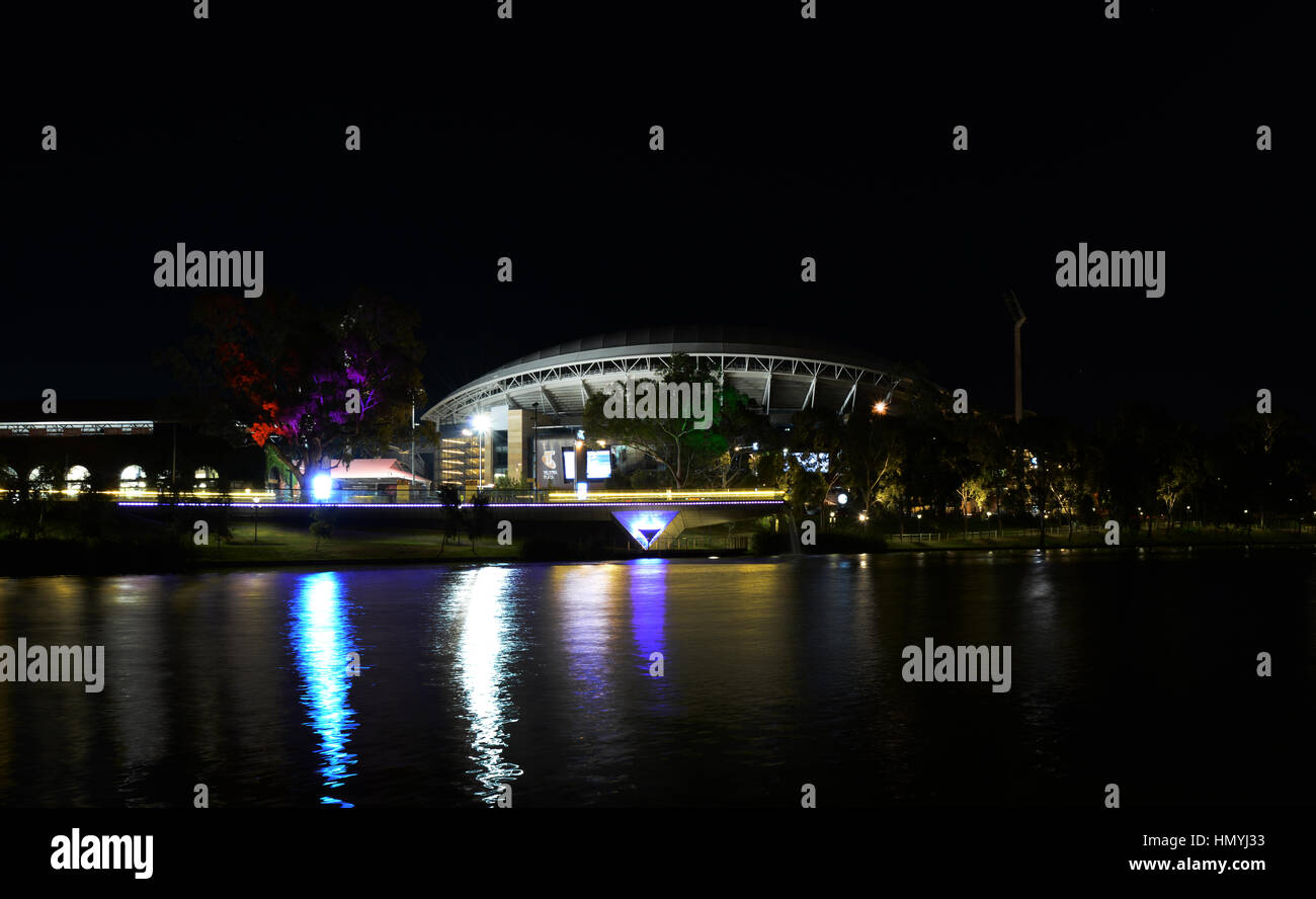 L'ovale dans la nuit. Banque D'Images