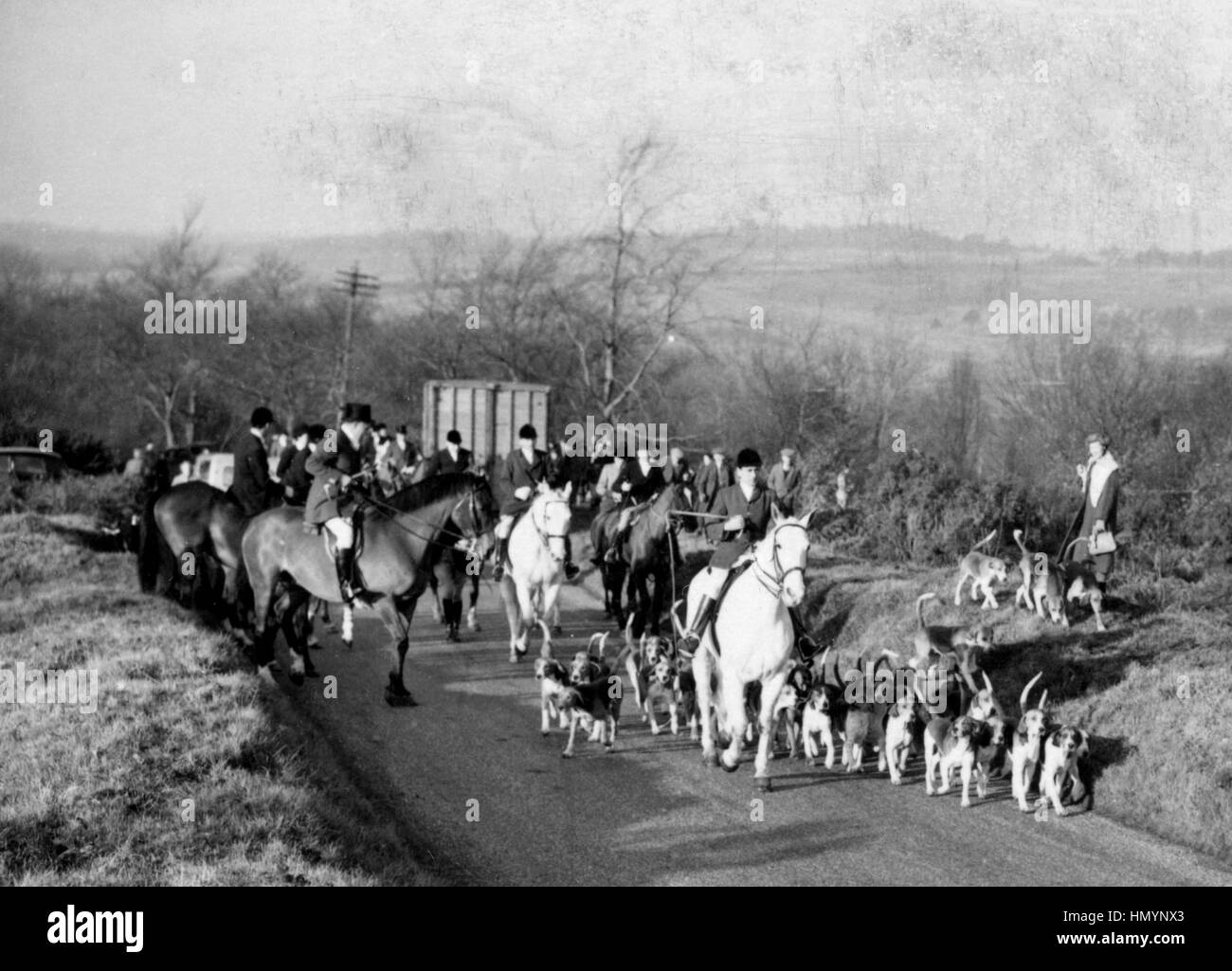 Un rendez-vous dans le soleil d'hiver de l'ancienne et de Surrey Burstow Hunt, de laquelle comédien-agriculteur Jimmy Edwards est membre. Banque D'Images