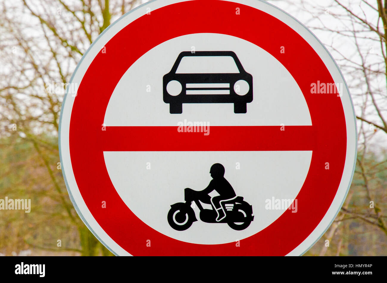 Voitures et motos signe Interdit Banque D'Images