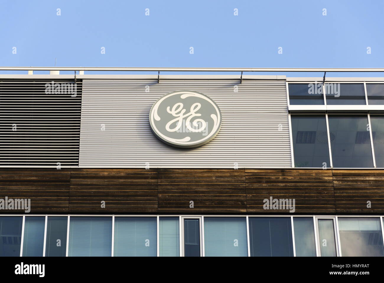 PRAGUE, RÉPUBLIQUE TCHÈQUE - 5 février : General Electric company logo sur le bâtiment de l'ONU le 5 février 2017 à Prague, République tchèque. GE agre Banque D'Images