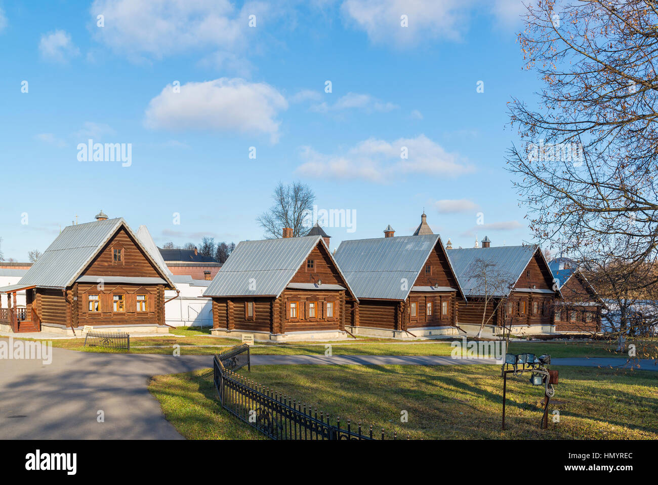Suzdal, Russie -06.11.2015. Les cellules des religieuses au couvent Saint Pokrovsky. Billet d'anneau d'or Banque D'Images