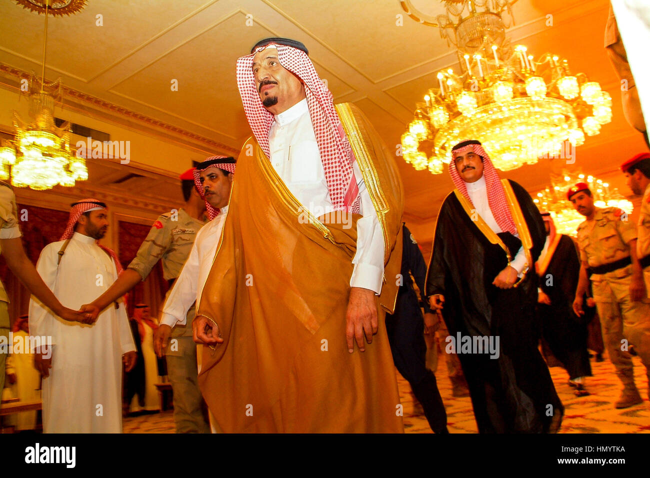 Souverain de l'Arabie saoudite King Salman, avant de succéder au trône du roi Abdallah, tout en gouverneur ou Riyadh Province, montré dans son palais à Riyad. Banque D'Images