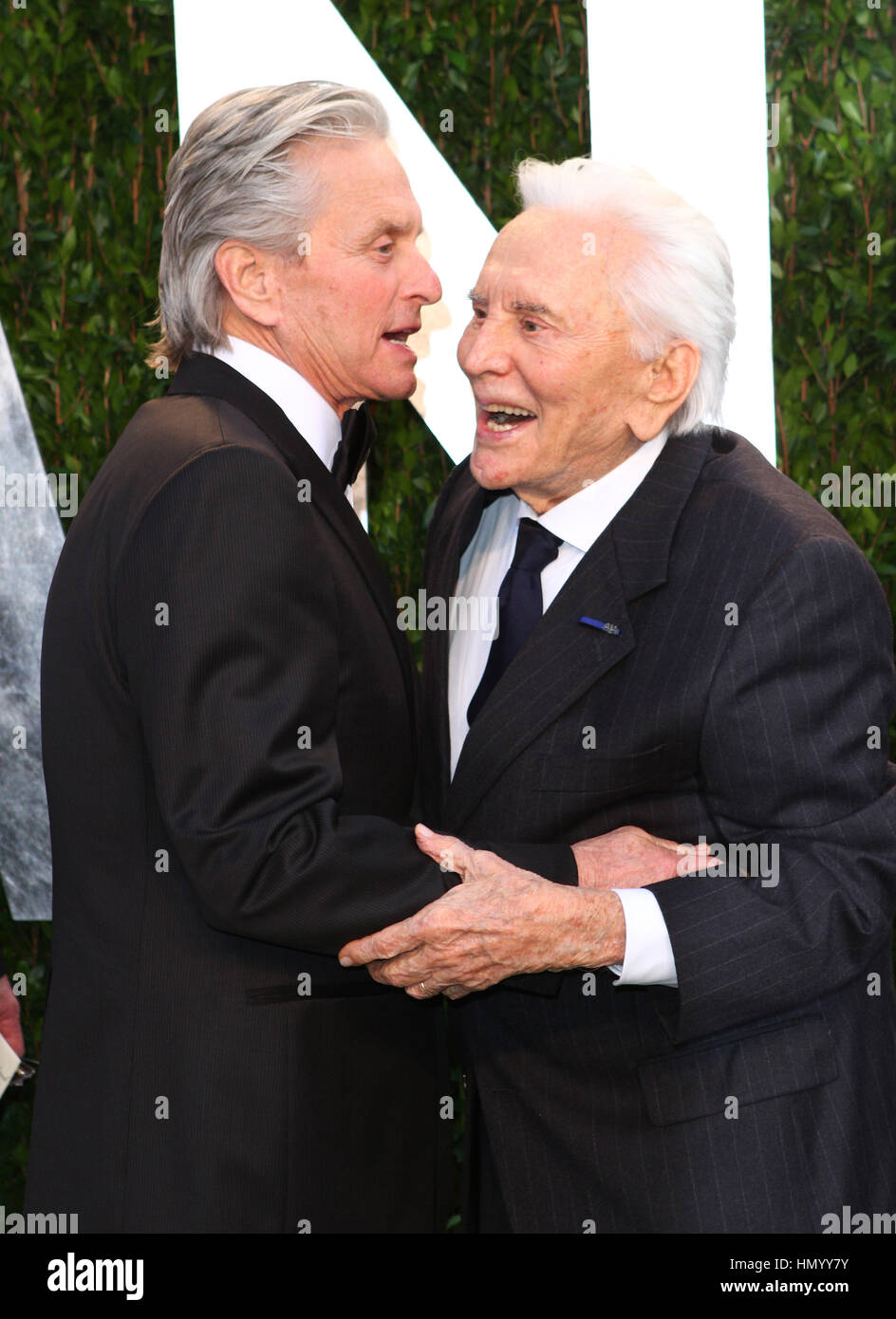 Michael Douglas, Kirk Douglas arrive à la Vanity Fair Oscar Party Hosted by Graydon Carter à Sunset Towers Hotel de West Hollywood, Californie le 26 février 2012. Banque D'Images