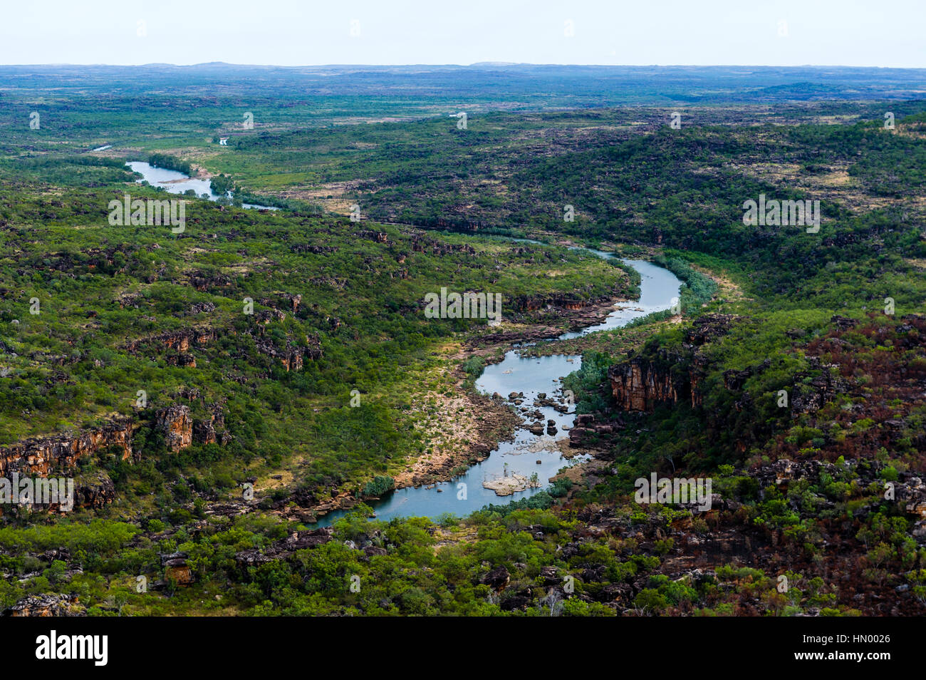 Le Mitchell River winds son chemin à travers une gorge de grès dans le Kimberley. Banque D'Images