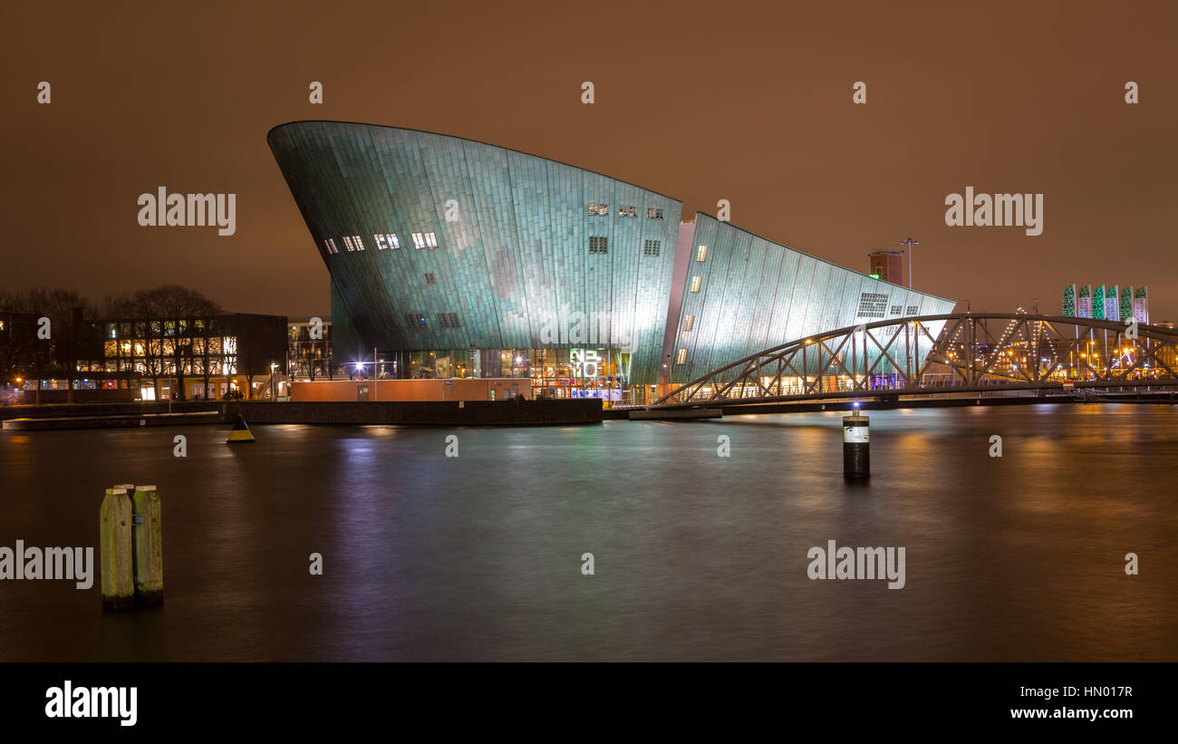 Musée des sciences Nemo la nuit, Amsterdam, Pays-Bas Banque D'Images