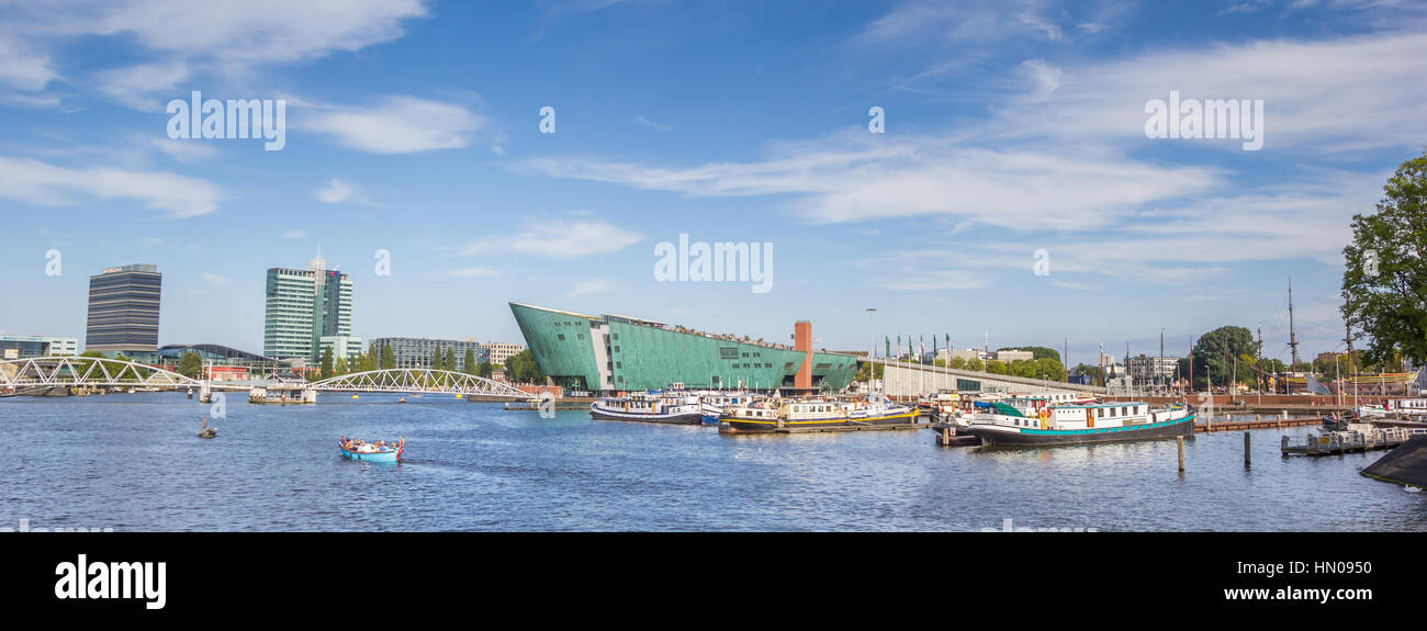 Panorama du Centre des sciences Nemo à Amsterdam, Pays-Bas Banque D'Images