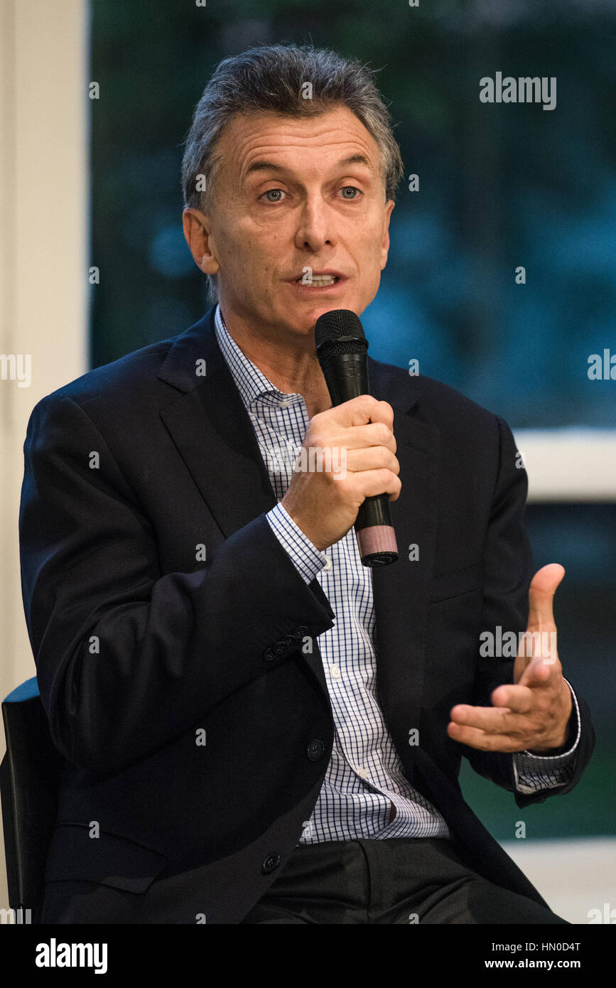 Olivos, Argentine - 6 mai 2016 : Président de l'ARGENTINE Mauricio Macri lors d'une conférence de presse pour la presse étrangère dans la Quinta de Olivos. Banque D'Images Olivos, Argentine - 6 mai 2016 : Président de l'ARGENTINE Mauricio Macri lors d'une conférence de presse pour la presse étrangère dans la Quinta de Olivos. Banque D'Images