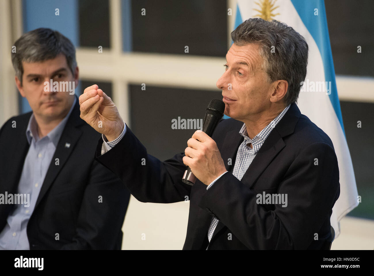 Olivos, Argentine - 6 mai 2016 : Président de l'ARGENTINE Mauricio Macri (R) et Chef du Cabinet des ministres de l'Argentine Marcos Pena (L). Banque D'Images Olivos, Argentine - 6 mai 2016 : Président de l'ARGENTINE Mauricio Macri (R) et Chef du Cabinet des ministres de l'Argentine Marcos Pena (L). Banque D'Images