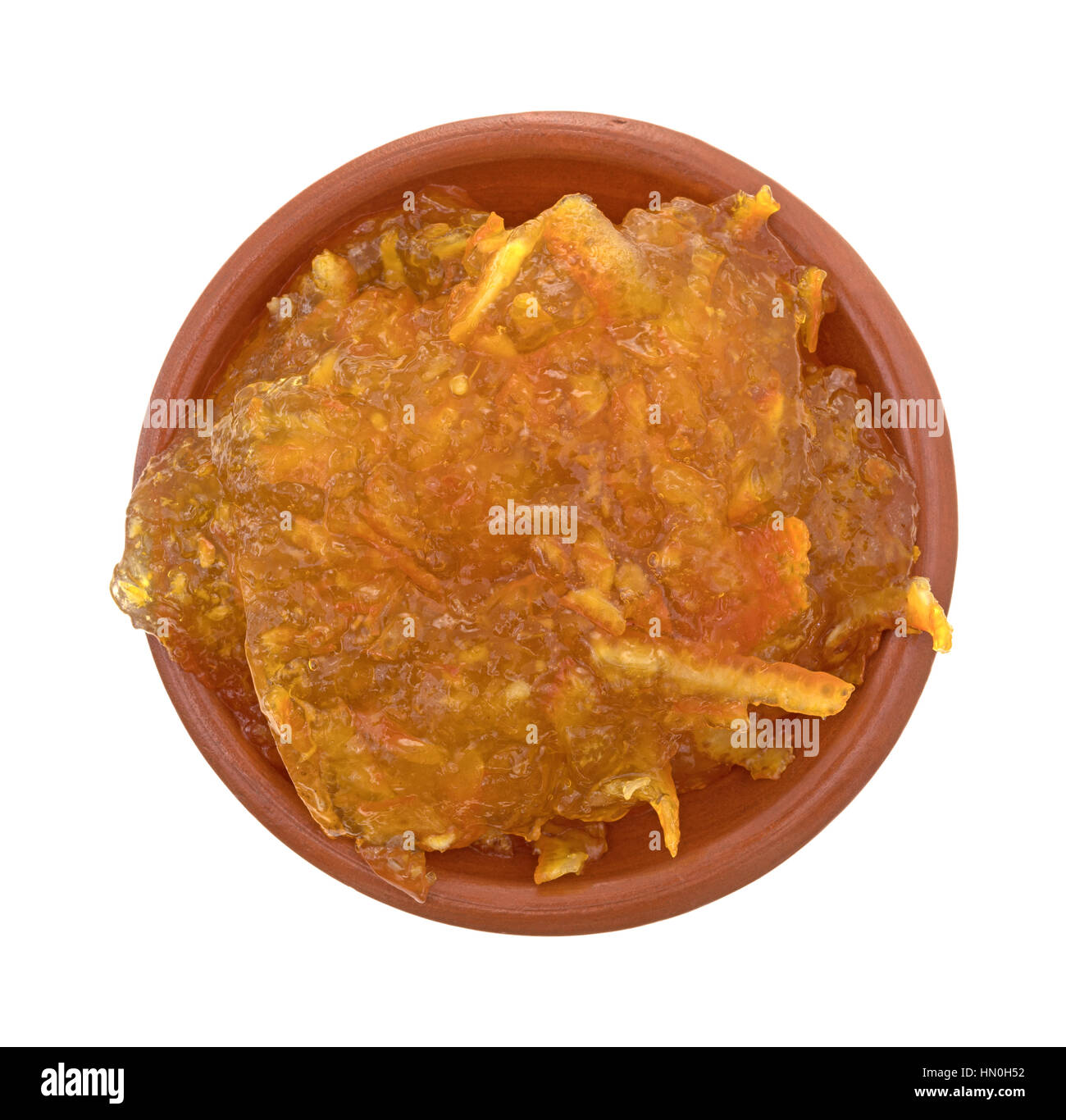Vue de dessus d'un bol de sucre de la marmelade d'orange isolé sur fond blanc. Banque D'Images