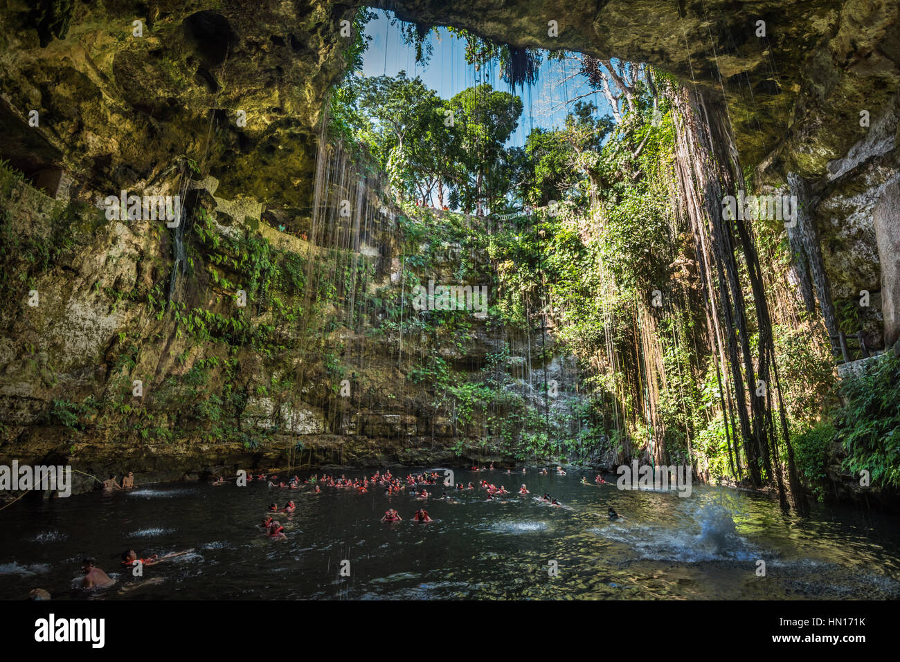 Cenote Ik Kil, Yucatan, Mexique monument populaire Banque D'Images