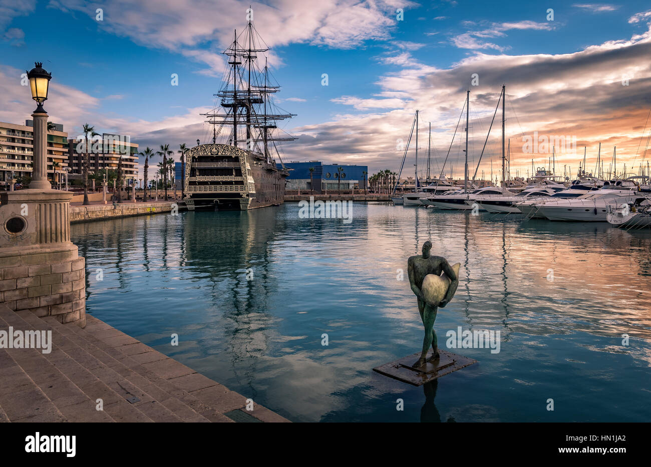 Alicante est une ville portuaire sur le sud-est de l'Espagne Costa Blanca, et la capitale de la province d'Alicante Banque D'Images