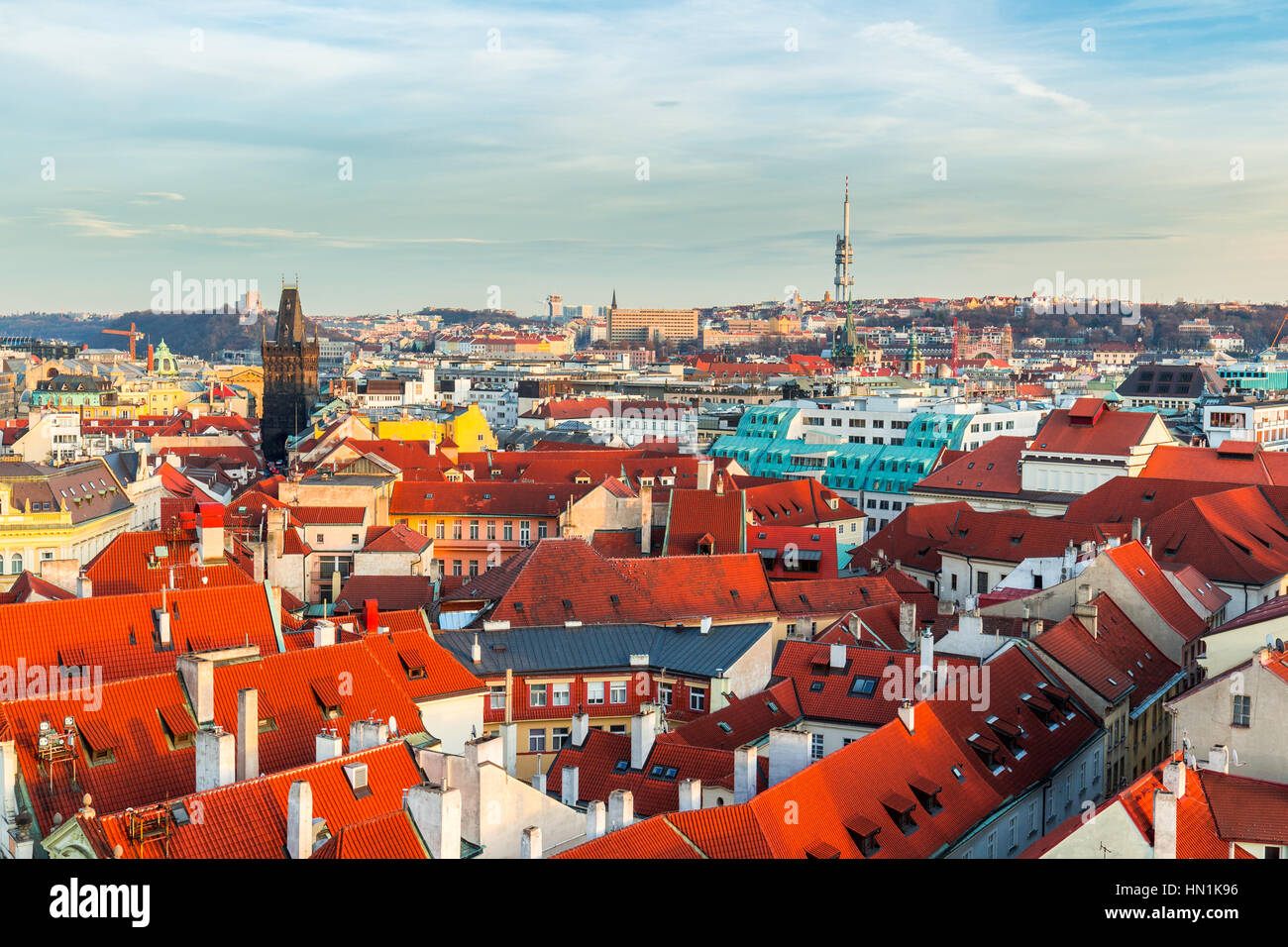 Vue de dessus de toits rouges des toits de la ville de Prague République Tchèque Banque D'Images