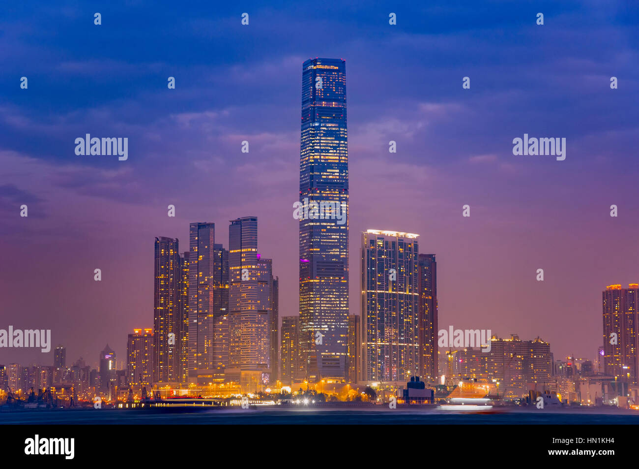 La nouvelle ville de Kowloon et de Hong Kong, le plus haut bâtiment de l'International commerce center ICC, Hong Kong, Chine. Banque D'Images