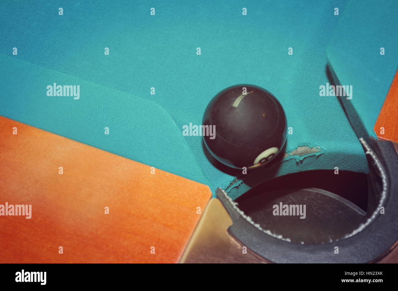 8 Ball au niveau du trou sur Table de billard Banque D'Images