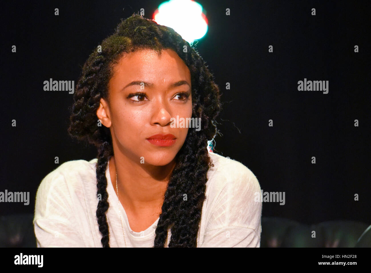 Buenos Aires, Argentine - 8 déc 2016 : Acteur et producteur Sonequa Martin-Green pendant une entrevue à la convention Comic Con l'Argentine. Banque D'Images