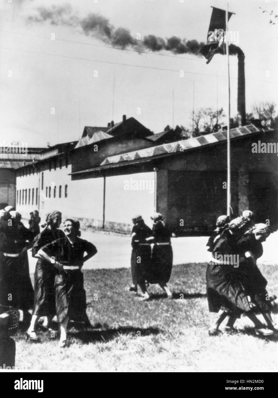 Pause dans une usine où les femmes travaillent Seconde Guerre mondiale Allemagne - Seconde Guerre mondiale Banque D'Images