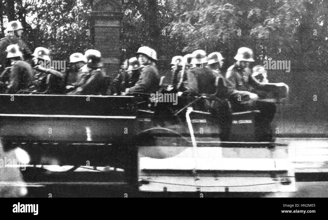 Nuit des longs couteaux. Une patrouille de la Reichswehr dans les rues de Berlin le 30 juin 1934