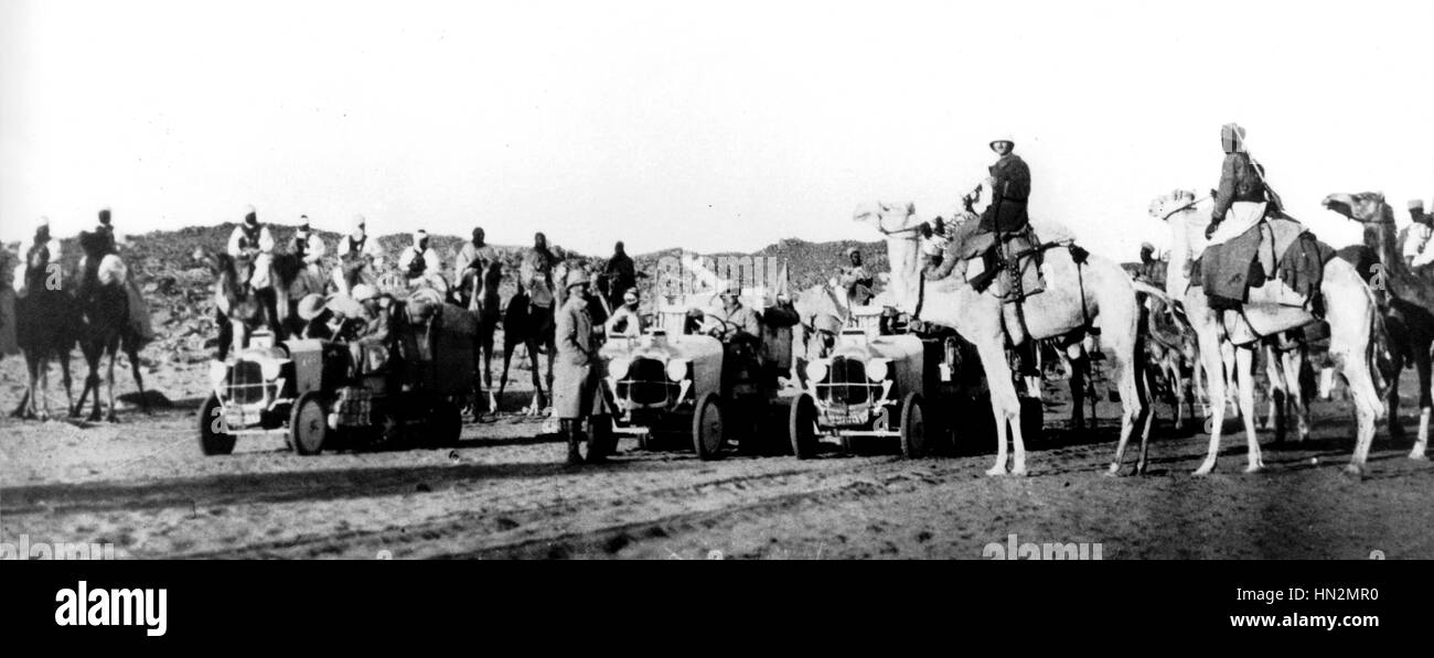 La croisière noire. Colomb Béchar (28 octobre 1924), Le Cap (1 août 1925). Traversée de l'Afrique organisée par André Citroën (8 half-tracks) 1924-1925 Afrique Photo Stock - Alamy