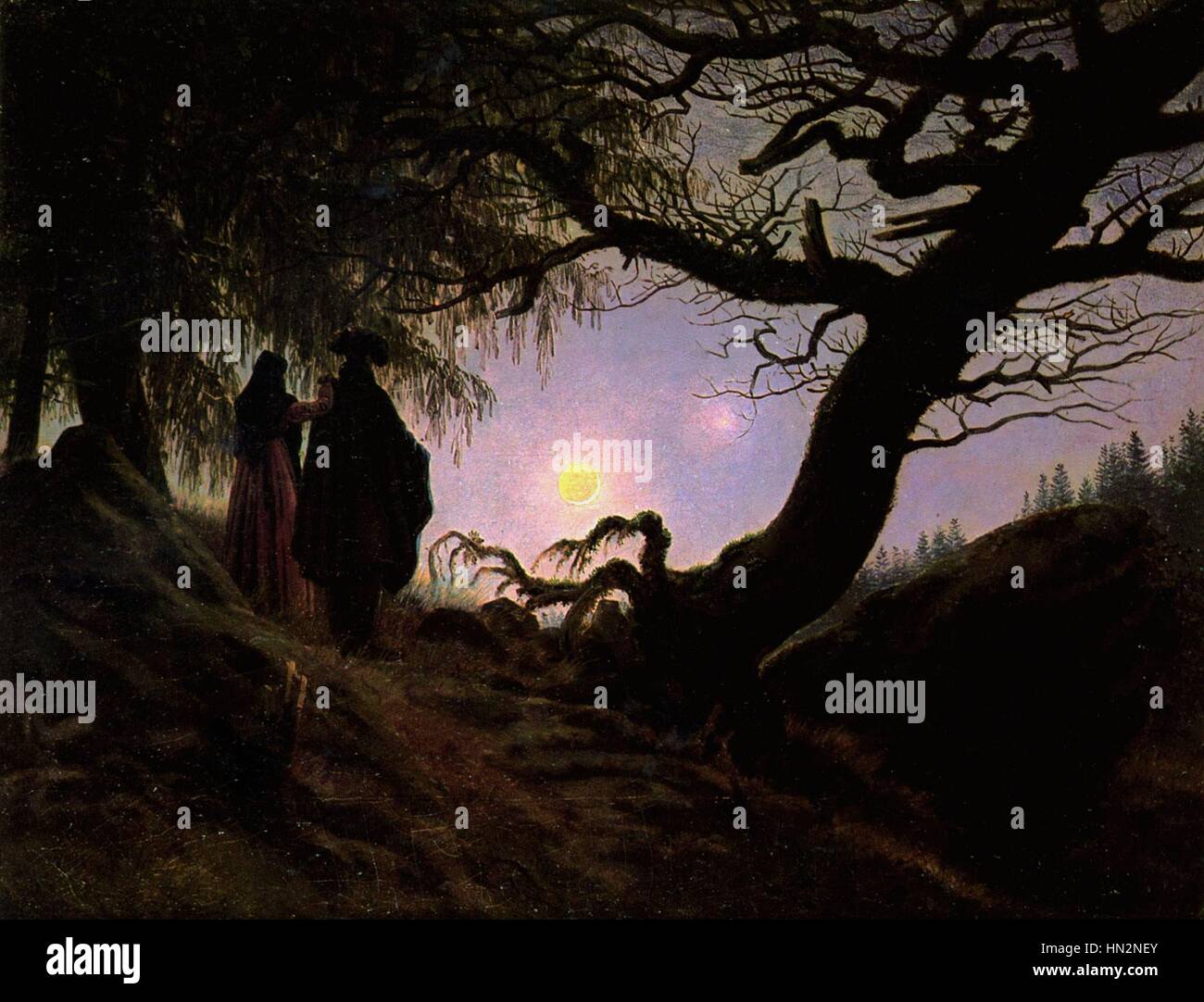 Homme et femme contemplant la lune Banque de photographies et d’images