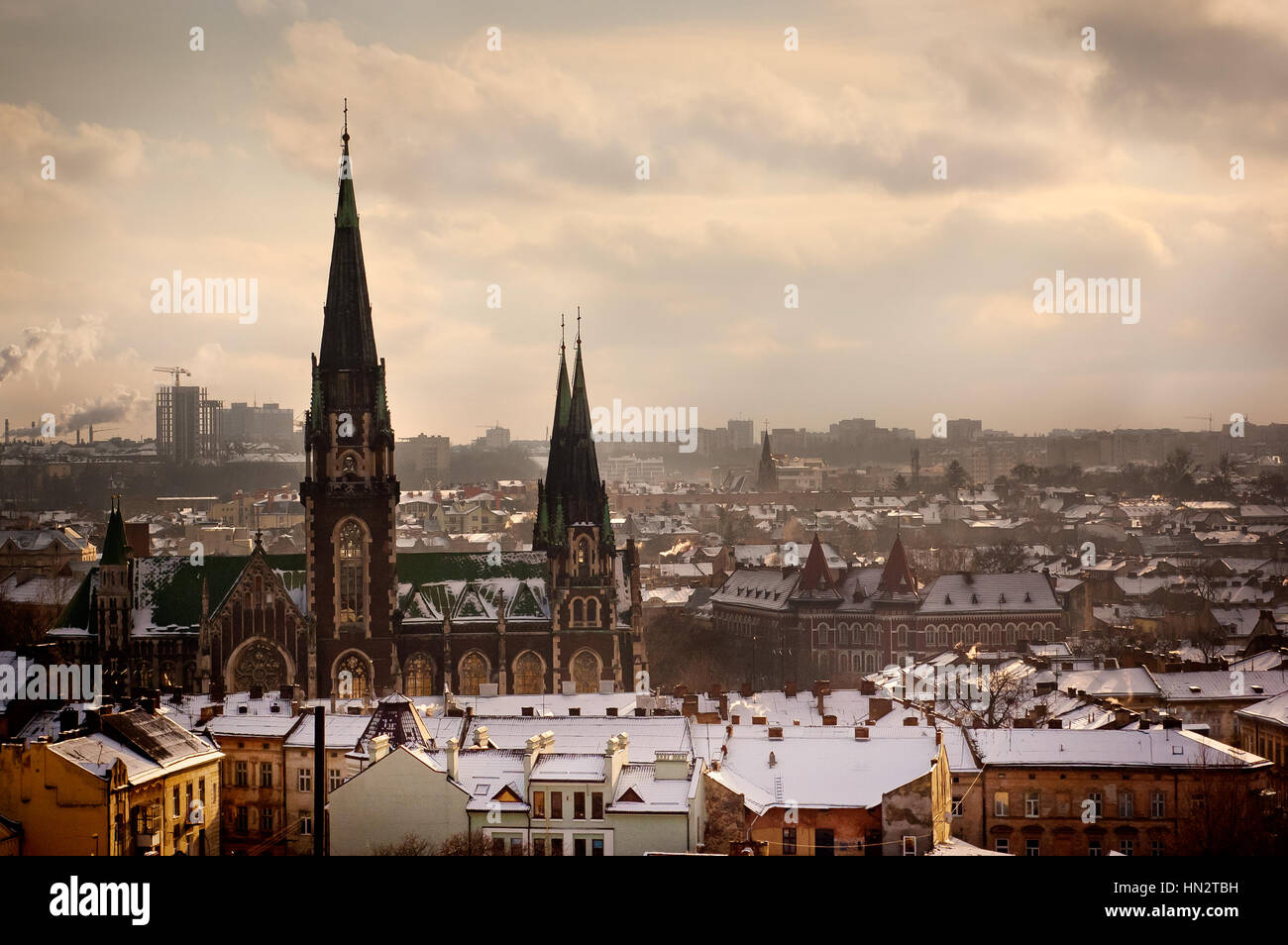 Vue panoramique sur les toits de la vieille ville européenne, Lviv, Ukraine Banque D'Images