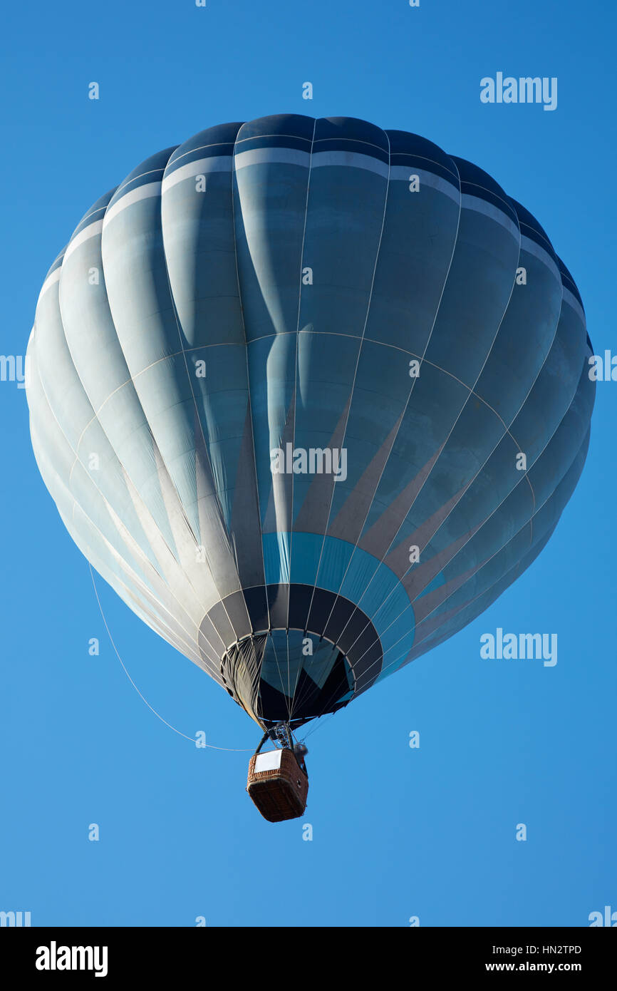 Ballon à air chaud, des tons bleu ciel clair sur l'aérostat Banque D'Images