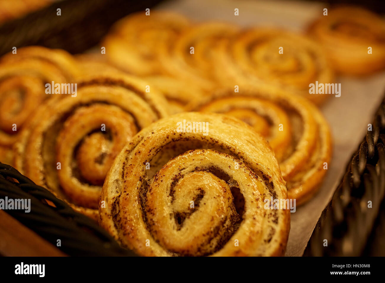 Close up de petits pains à la boulangerie ou à l'épicerie Banque D'Images