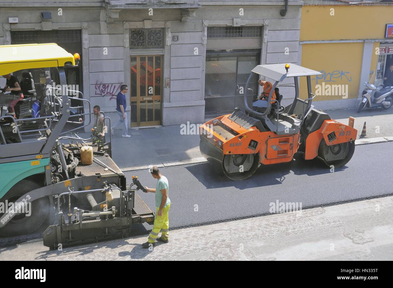 Cour pour le bitumage d'une route Banque D'Images