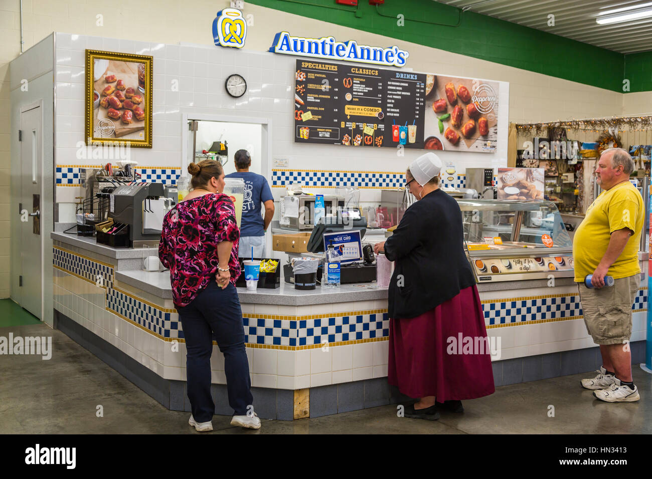 Auntie Anne's fast food comptoir à un marché aux puces à Berlin, Ohio, USA. Banque D'Images