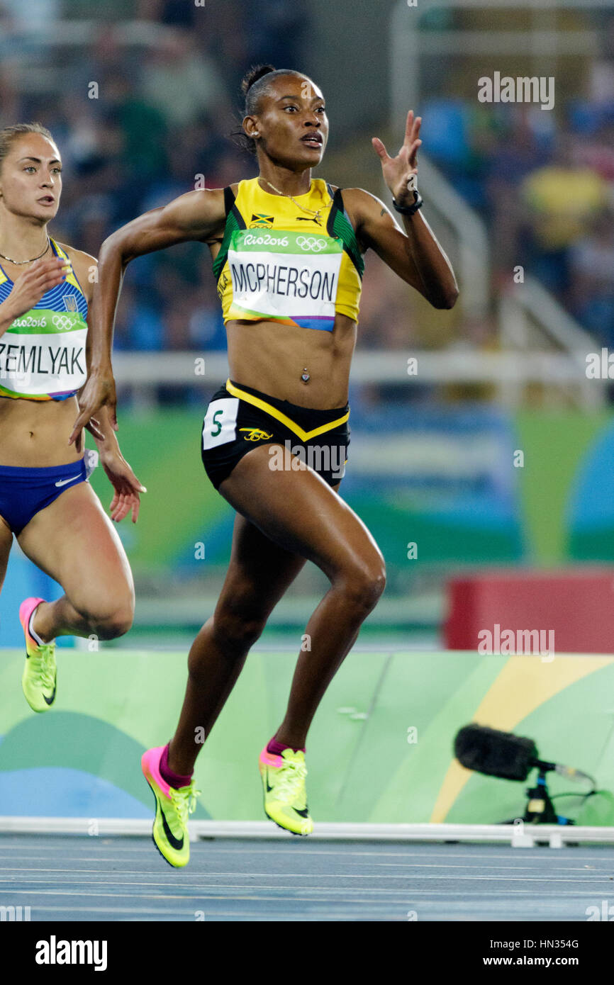 Rio de Janeiro, Brésil. 14 août 2016. L'athlétisme, Stephenie Ann McPherson (JAM) qui se font concurrence dans la women's 400m semi-finales à l'été 2016 Banque D'Images