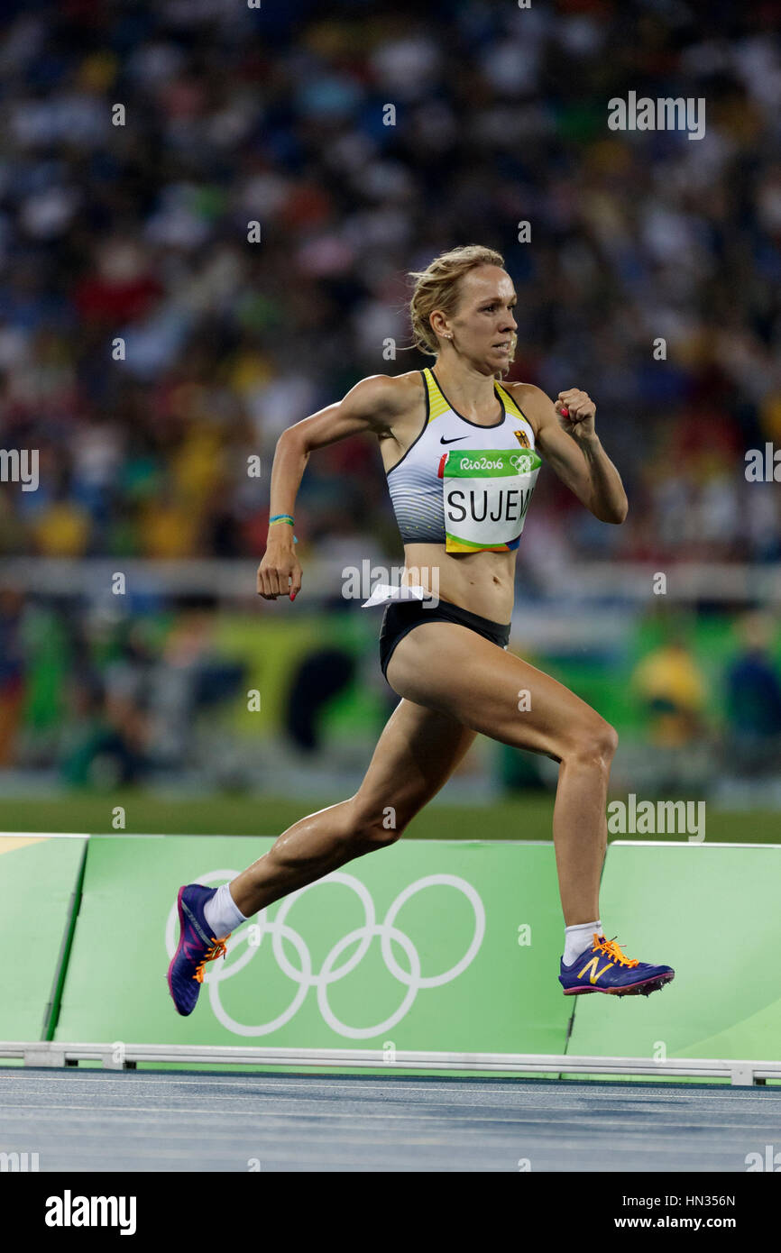 Rio de Janeiro, Brésil. 14 août 2016. L'athlétisme, Diana Sujew (GER) qui se font concurrence sur le 1 500m à la demi-finale des Jeux Olympiques d'été de 2016. ©Pa Banque D'Images