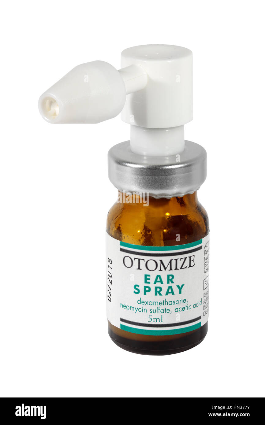 Une bouteille d'Otomize 5ml Spray oreille isolé sur fond blanc Banque D'Images