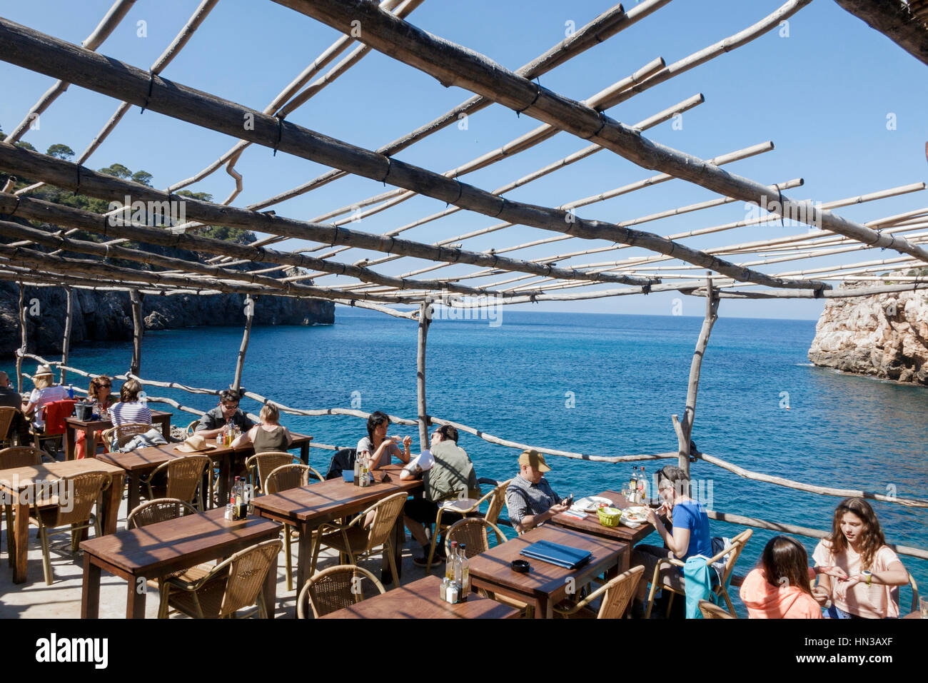 La plage de Cala de Deia à Deia, Mallorca, Espagne Banque D'Images