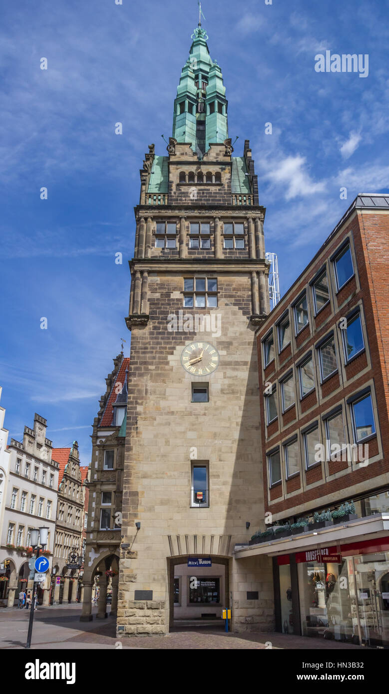 Tour de l'horloge à l'historique marché Prinzipal à Munster, Allemagne Banque D'Images